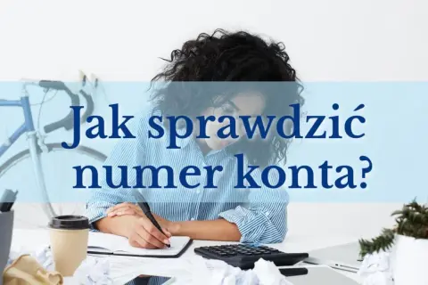 Kobieta pisze, szukając informacji, gdzie znaleźć numer rachunku bankowego. Na biurku leży kalkulator i kubek kawy.