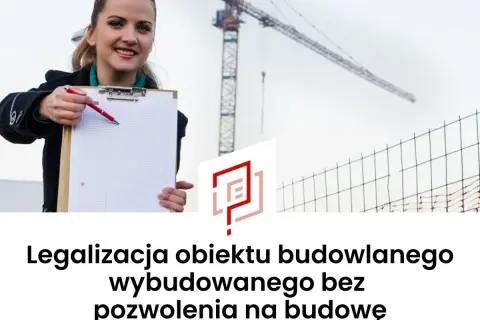 Kobieta z notatkami i długopisem na budowie. Pomoc w legalizacji obiektu budowlanego wybudowanego bez pozwolenia na budowę.