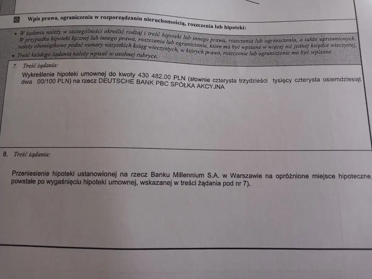 Przeniesienie hipoteki na inną nieruchomość: żądanie nr 8 dotyczy przeniesienia hipoteki na opr&oacute;żnione miejsce hipoteczne.